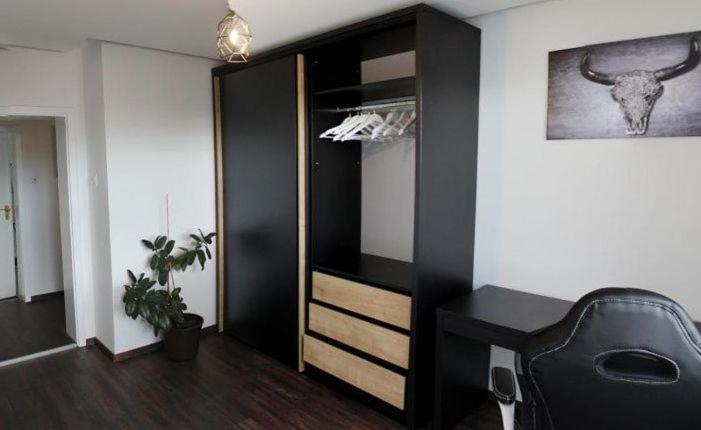 Apartments- Stilvolles 95 Qm Mit Balkon Und Parkplatz *